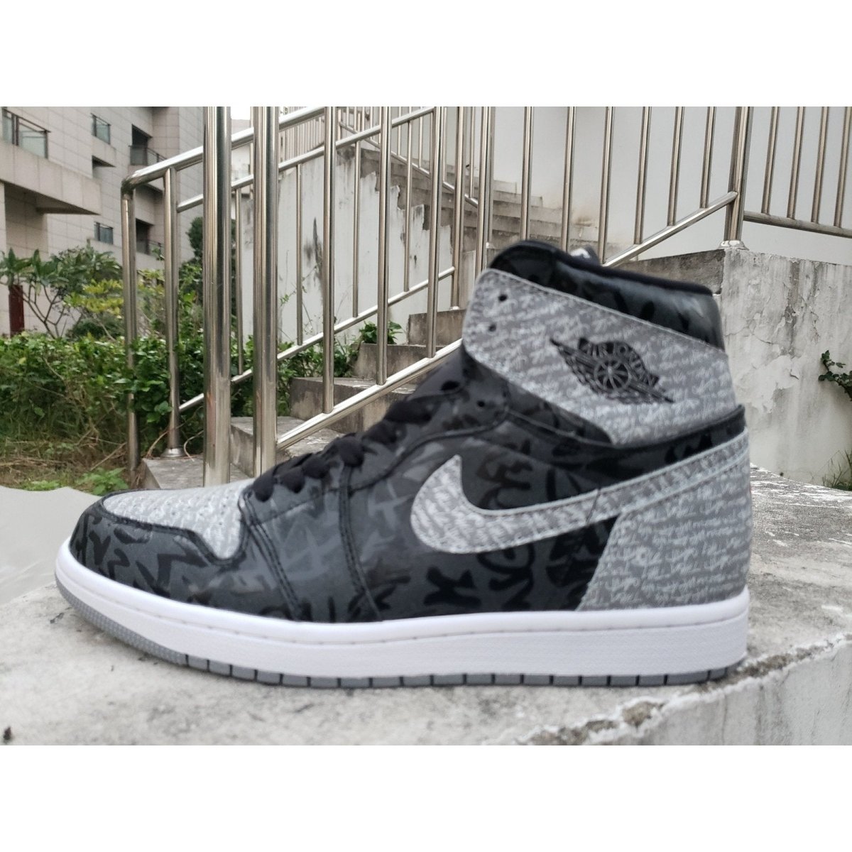 JORDAN 1 Retro High Og - Rebellionaire - Black Unisex Streetwear Limited Edition