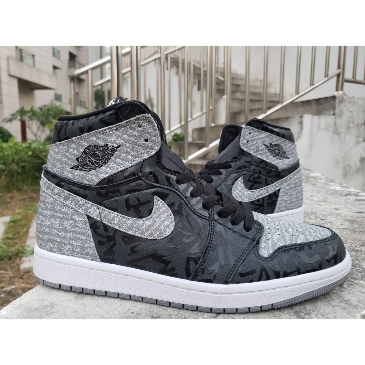 JORDAN 1 Retro High Og - Rebellionaire - Black Unisex Streetwear Limited Edition