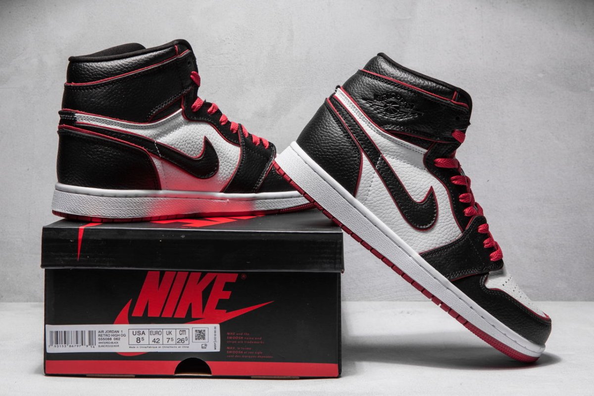 JORDAN 1 Retro High - Bloodline Unisex Streetwear Limited Edition