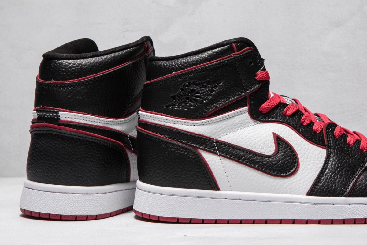 JORDAN 1 Retro High - Bloodline Unisex Streetwear Limited Edition
