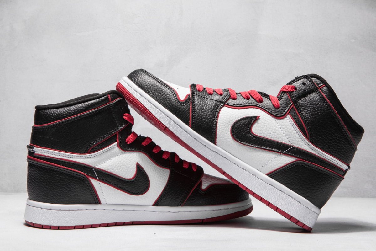 JORDAN 1 Retro High - Bloodline Unisex Streetwear Limited Edition