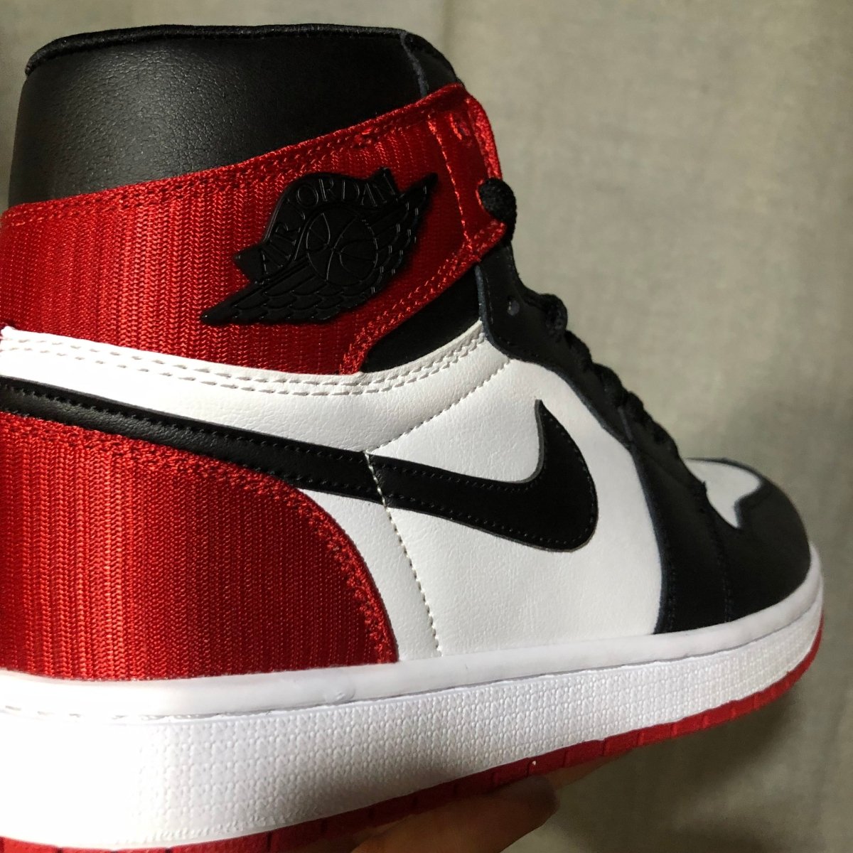 JORDAN 1 Retro High - Satin Toe Sneakers - Black Unisex Streetwear Limited Edition