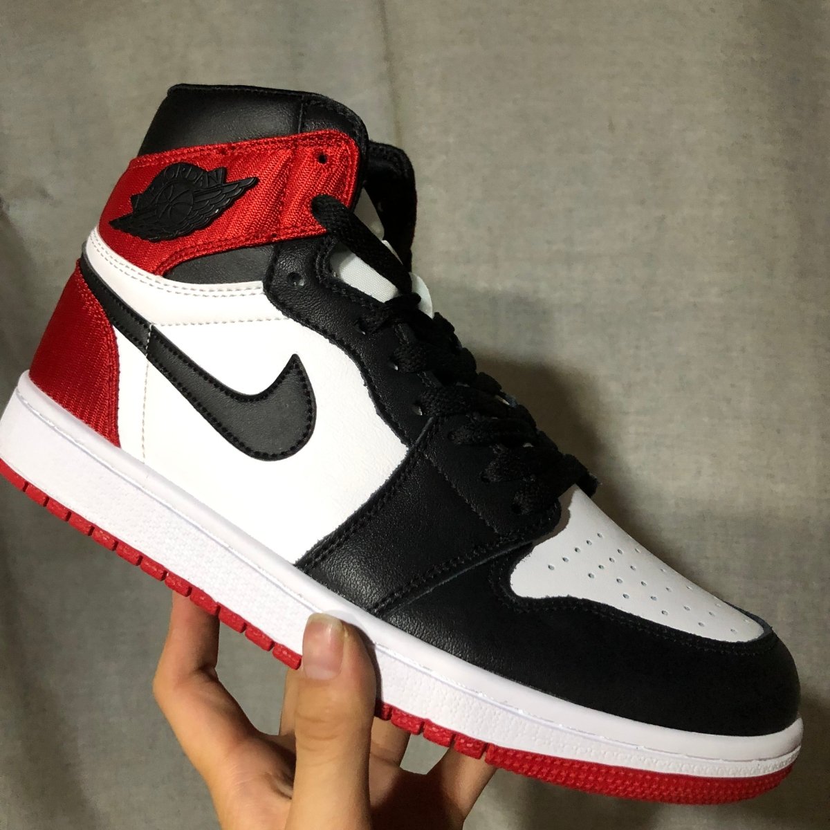 JORDAN 1 Retro High - Satin Toe Sneakers - Black Unisex Streetwear Limited Edition