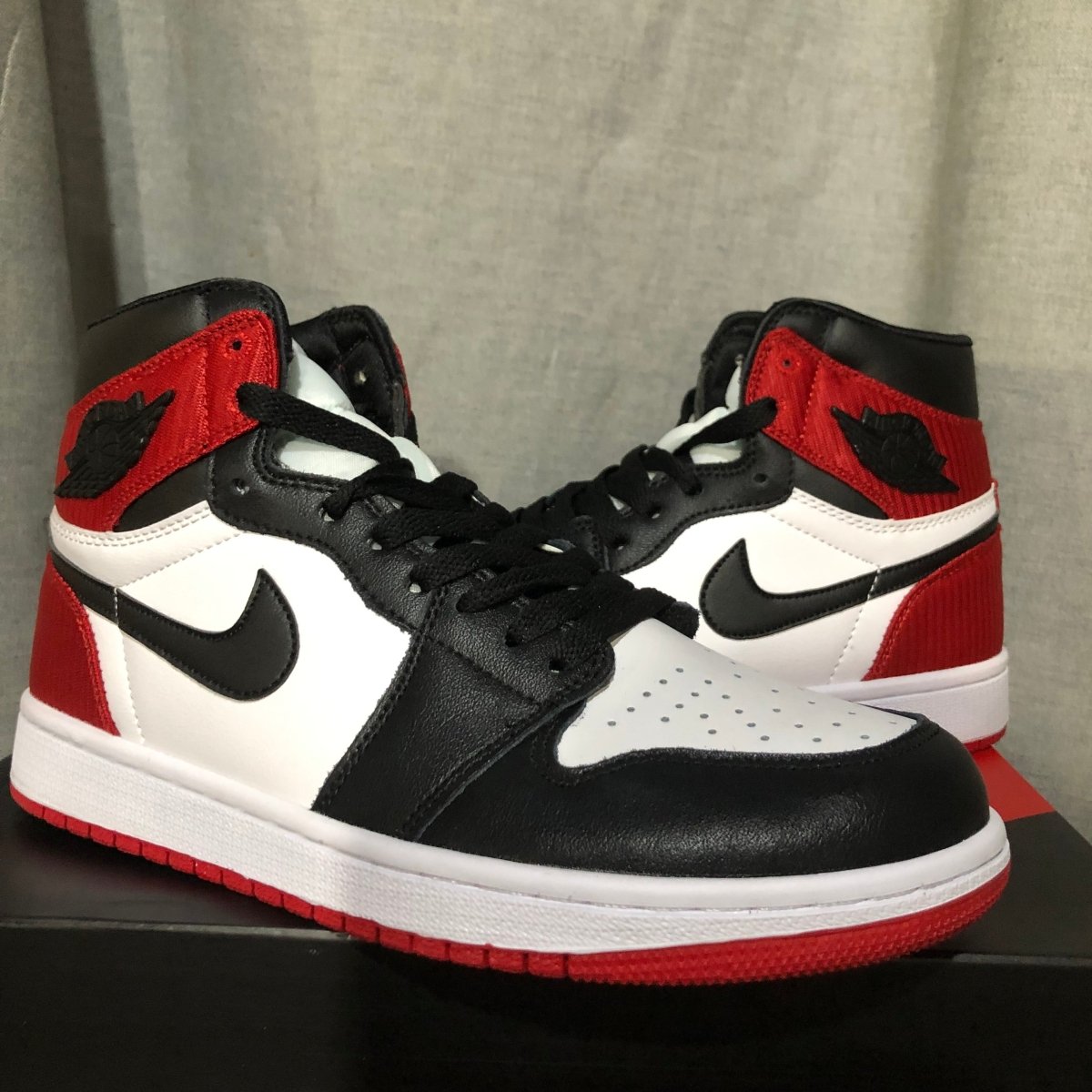 JORDAN 1 Retro High - Satin Toe Sneakers - Black Unisex Streetwear Limited Edition