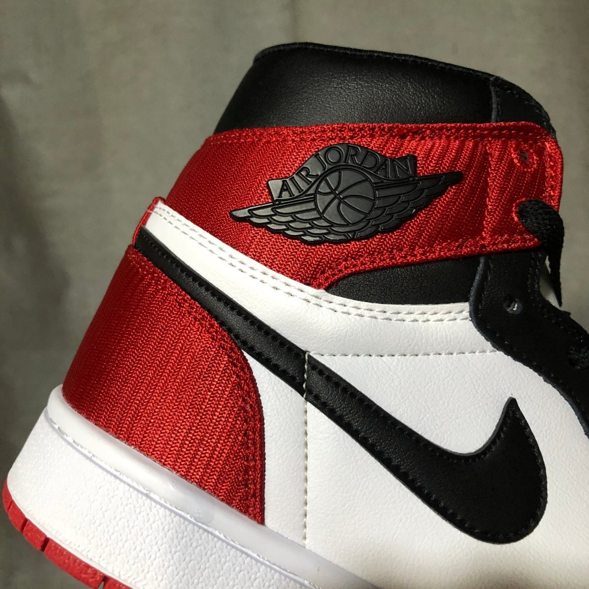 JORDAN 1 Retro High - Satin Toe Sneakers - Black Unisex Streetwear Limited Edition