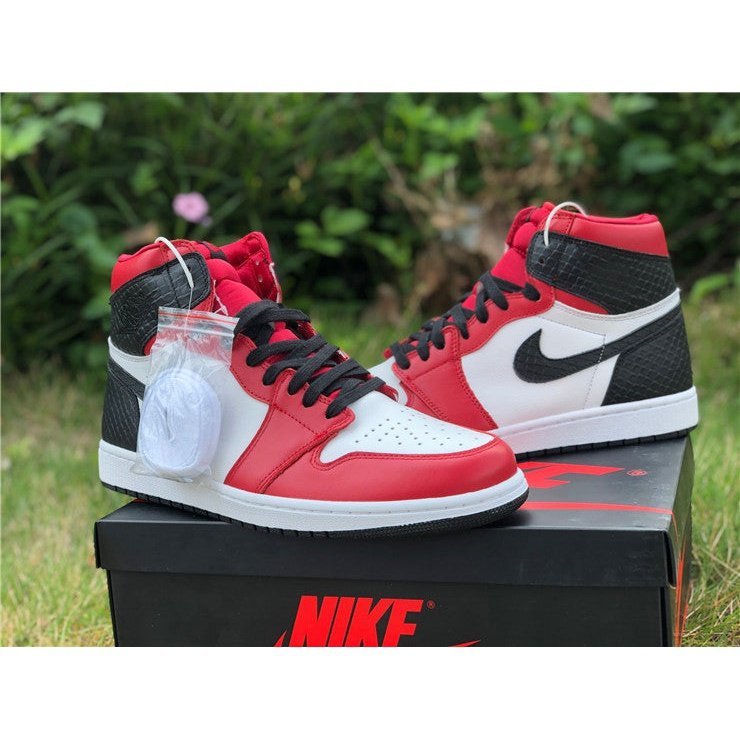 JORDAN 1 Retro High - Satin Snake Chicago Sneakers - Black Unisex Streetwear Limited Edition