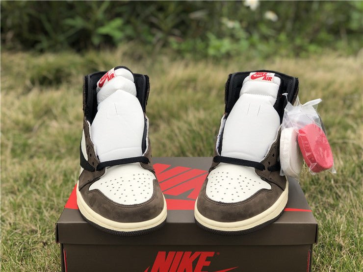JORDAN 1 Retro High - Travis Scott Sneakers Unisex Streetwear Limited Edition - Introducing the highly coveted Jordan 1 Retro High x Travis Scott sneakers, where iconic design