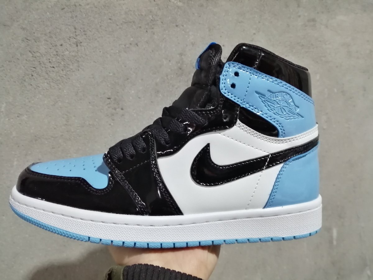 JORDAN 1 Retro High - Unc Patent Sneakers - Black Unisex Streetwear Limited Edition