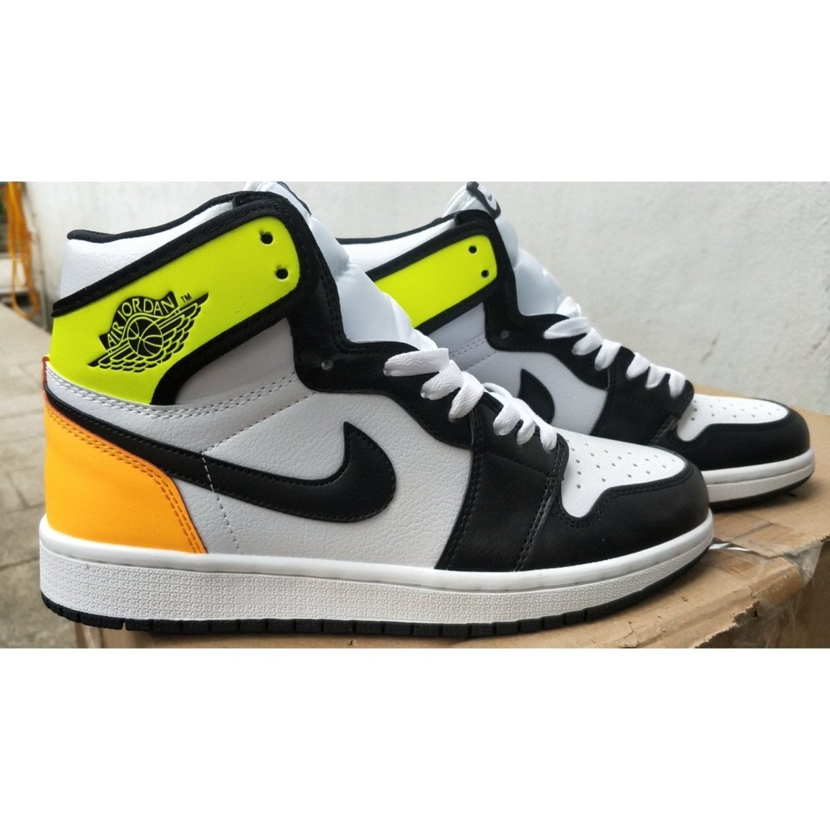 JORDAN 1 Retro High - White Volt University Gold Sneakers - Black Unisex Streetwear Limited Edition