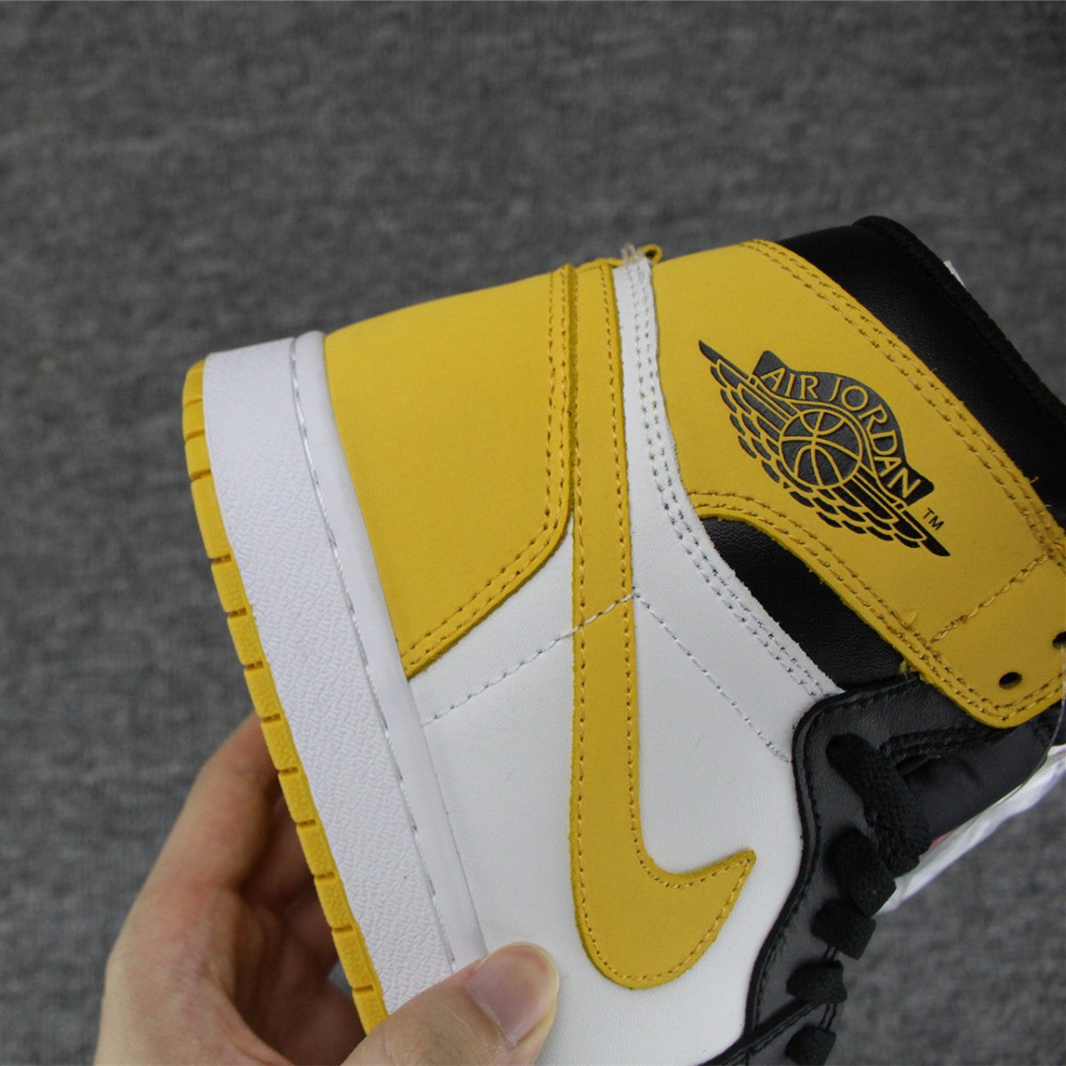 JORDAN 1 Retro High - Ochre Sneakers - Yellow Unisex Streetwear Limited Edition