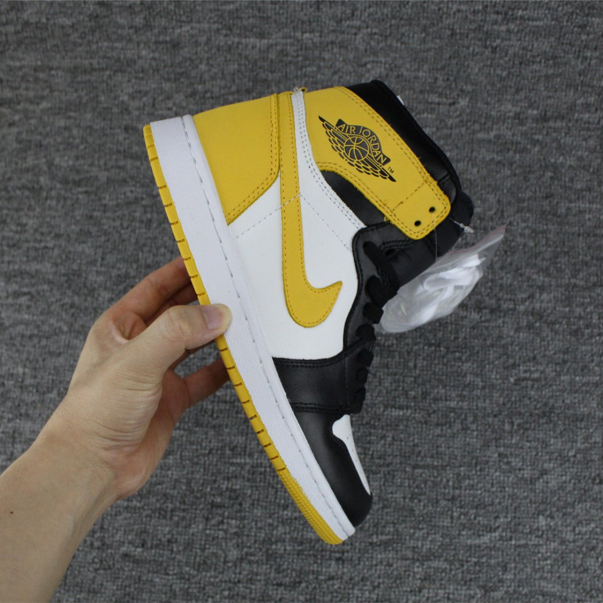JORDAN 1 Retro High - Ochre Sneakers - Yellow Unisex Streetwear Limited Edition