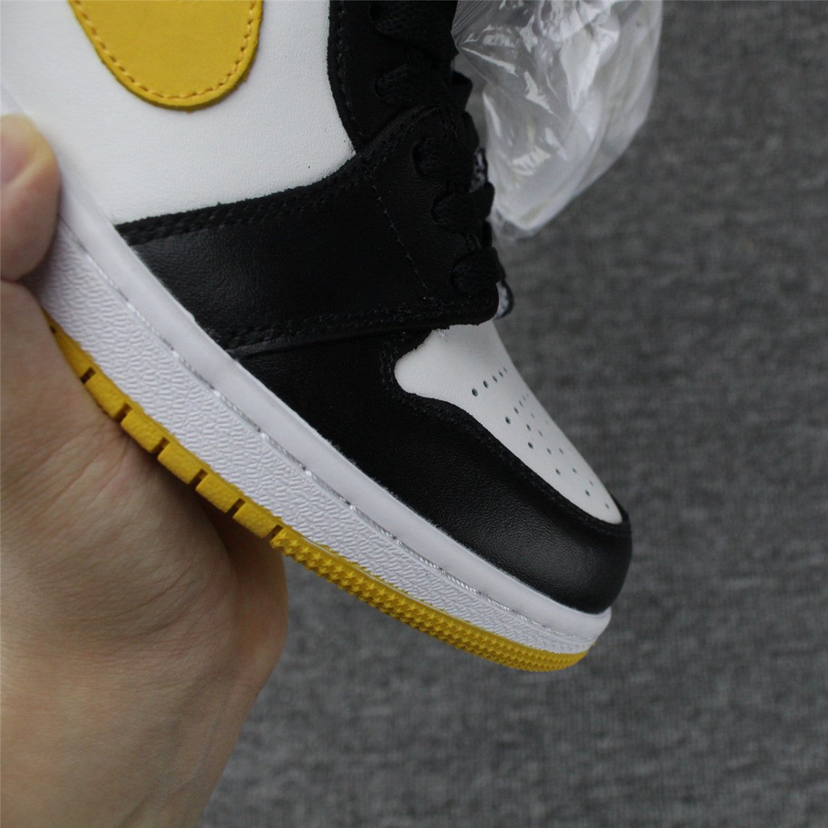 JORDAN 1 Retro High - Ochre Sneakers - Yellow Unisex Streetwear Limited Edition