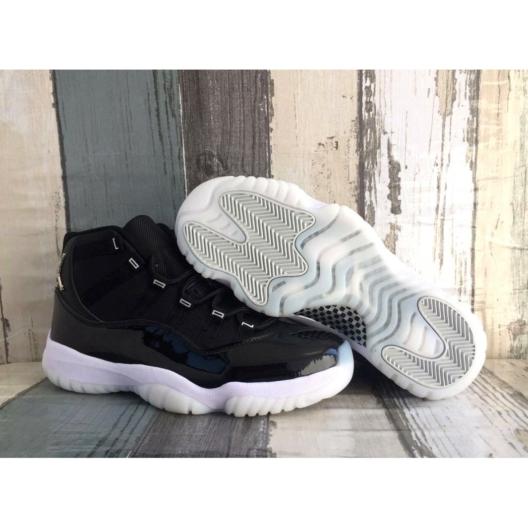 JORDAN 11 Retro - Jubilee Sneakers - Black Unisex Streetwear Limited Edition