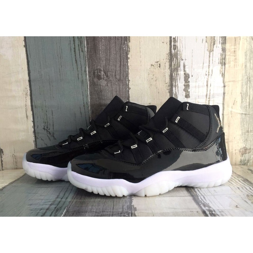 JORDAN 11 Retro - Jubilee Sneakers - Black Unisex Streetwear Limited Edition