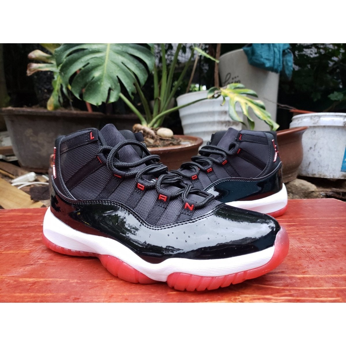 JORDAN 11 Retro - Playoffs Bred Sneakers Unisex Streetwear Limited Edition