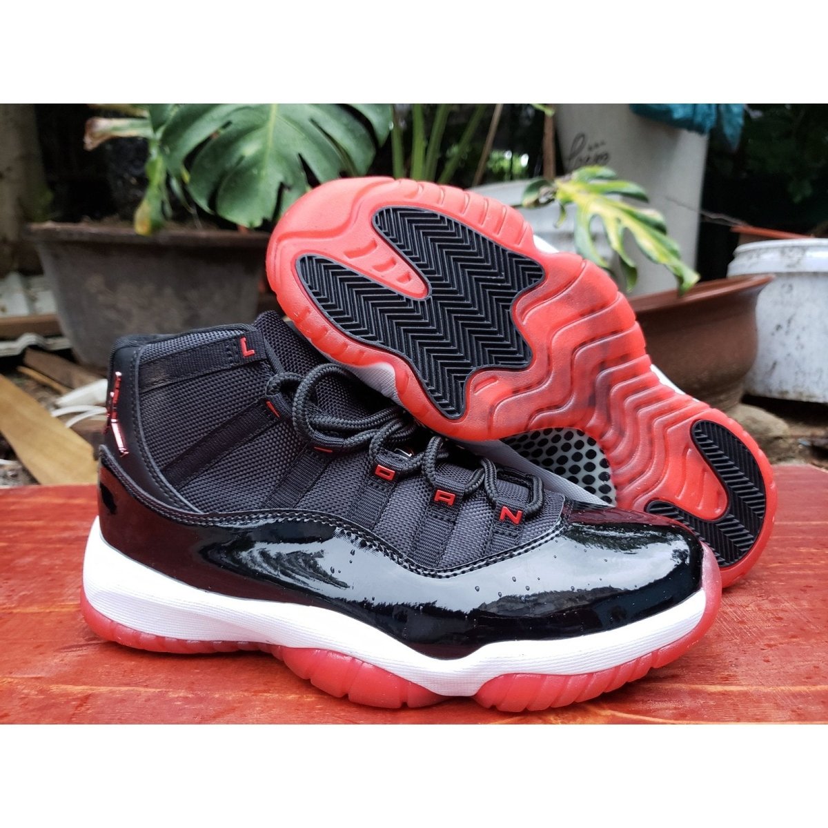 JORDAN 11 Retro - Playoffs Bred Sneakers Unisex Streetwear Limited Edition