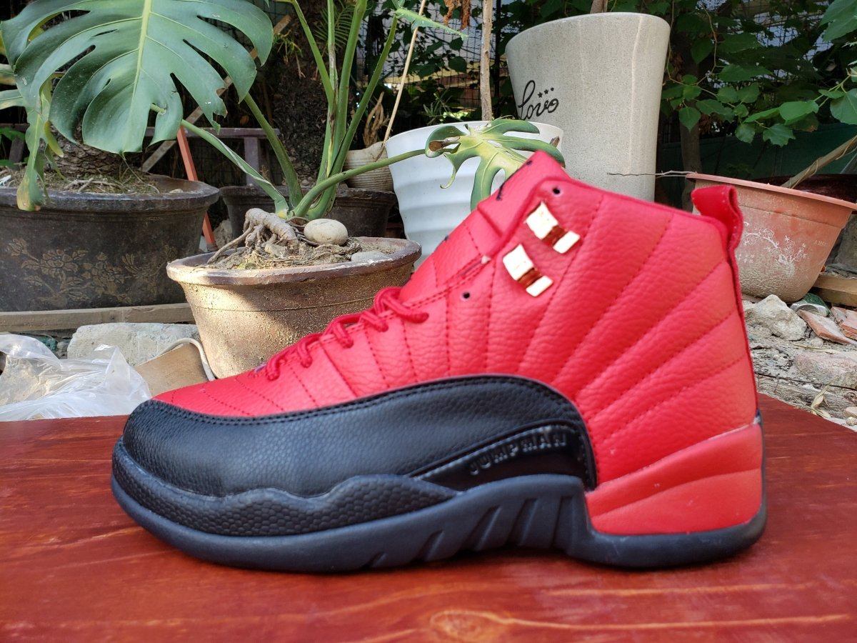 JORDAN 12 Retro - Reverse Flu Game Sneakers - Black Unisex Streetwear Limited Edition