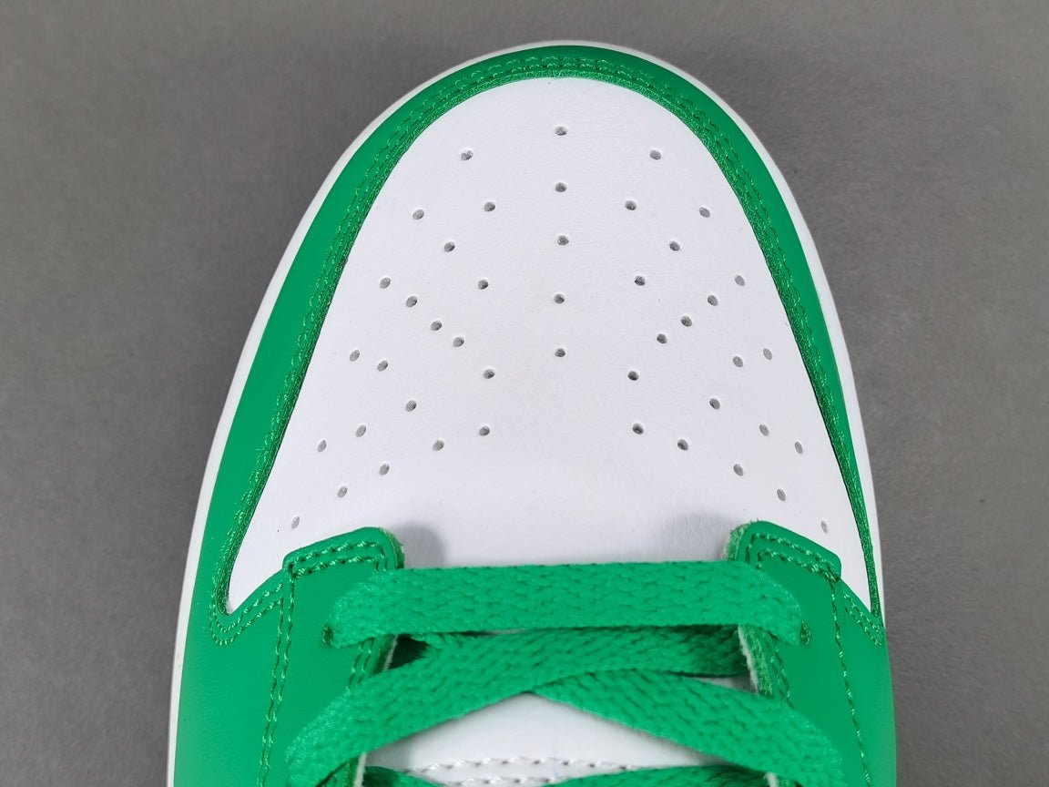 NIKE Dunk - Celtics - White Unisex Streetwear Limited Edition - The Nike Dunk Celtics is a classic basketball shoe paying homage to the legendary Boston