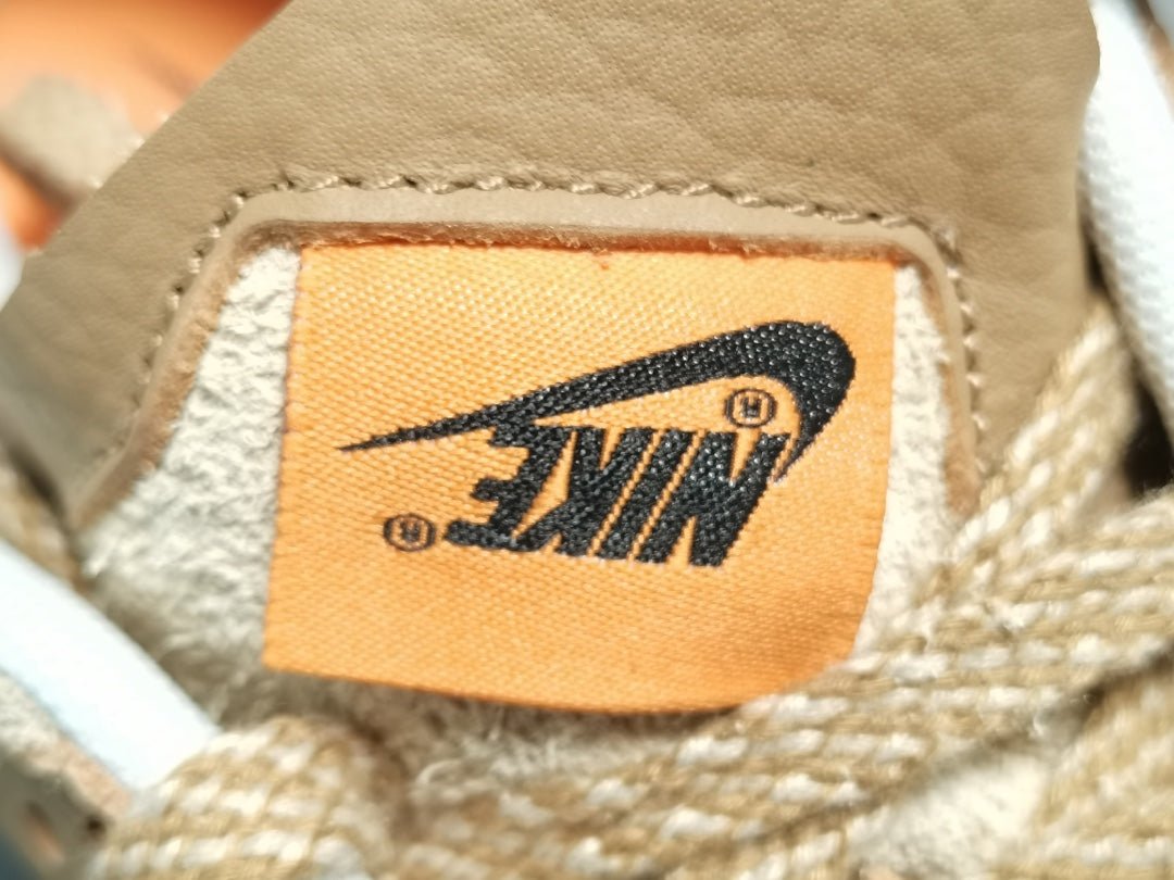 NIKE Dunk - Dark Driftwood Sneakers - Red Unisex Streetwear Limited Edition