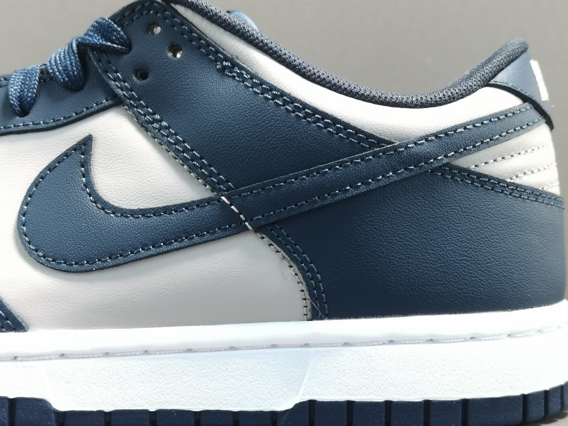 NIKE Dunk - Georgetown Sneakers - Red Unisex Streetwear Limited Edition