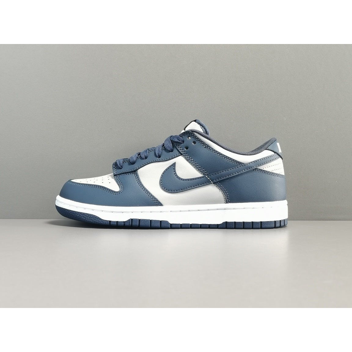 NIKE Dunk - Georgetown Sneakers - Red Unisex Streetwear Limited Edition