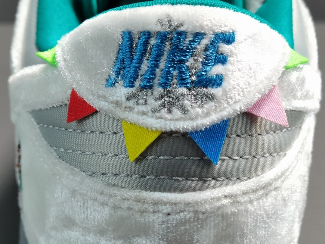 NIKE Dunk - Ice Sneakers - White Unisex Streetwear Limited Edition