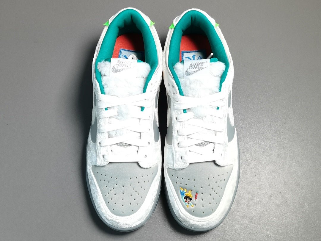 NIKE Dunk - Ice Sneakers - White Unisex Streetwear Limited Edition