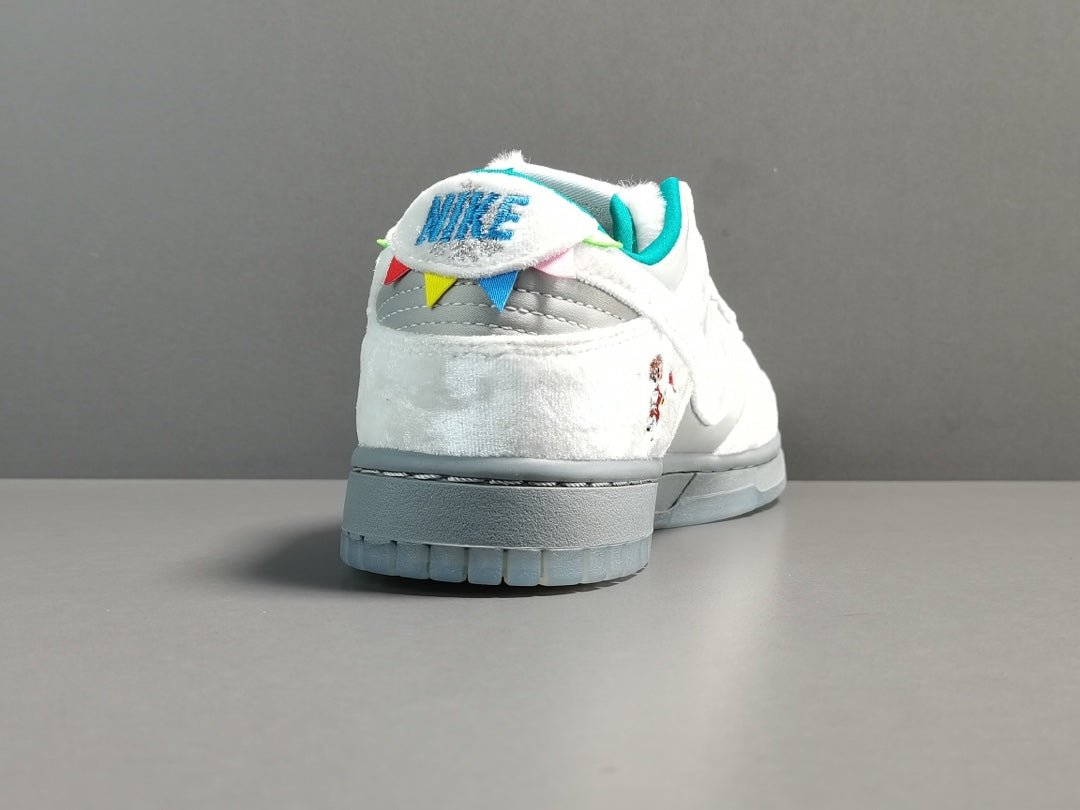 NIKE Dunk - Ice Sneakers - White Unisex Streetwear Limited Edition