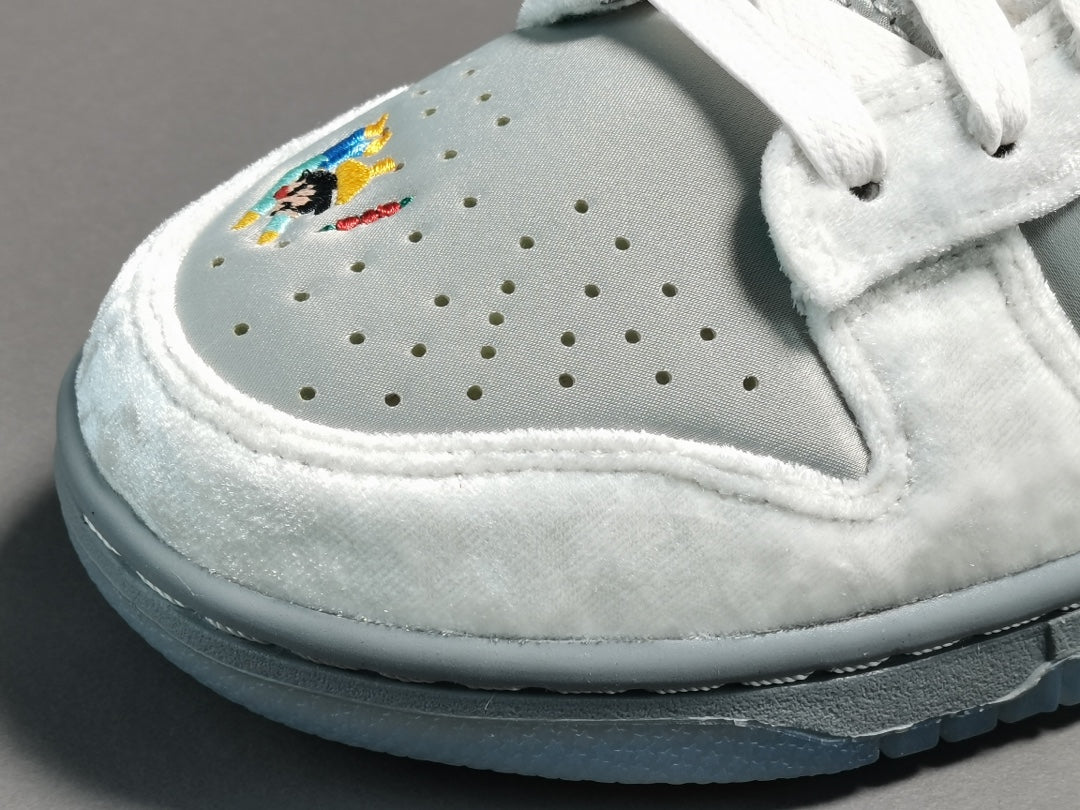 NIKE Dunk - Ice Sneakers - White Unisex Streetwear Limited Edition