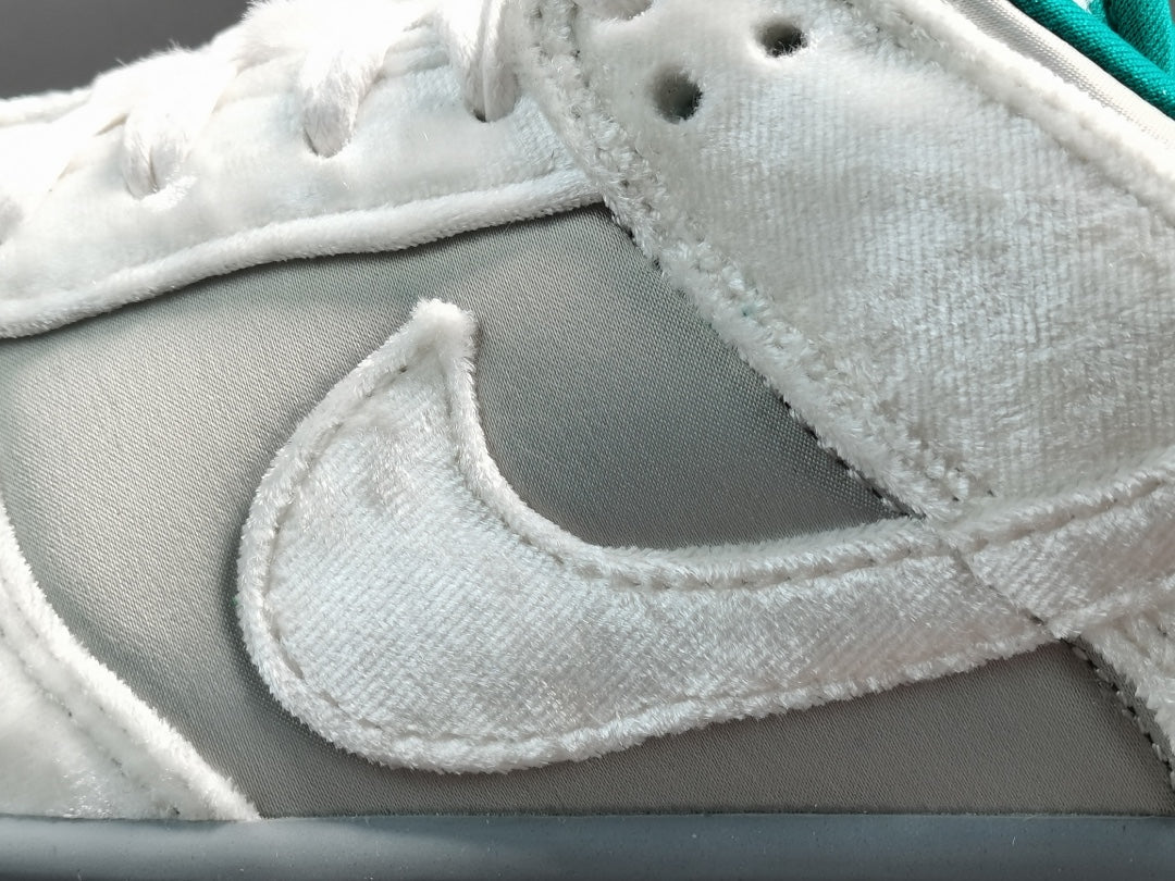 NIKE Dunk - Ice Sneakers - White Unisex Streetwear Limited Edition