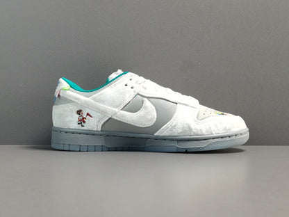 NIKE Dunk - Ice Sneakers - White Unisex Streetwear Limited Edition