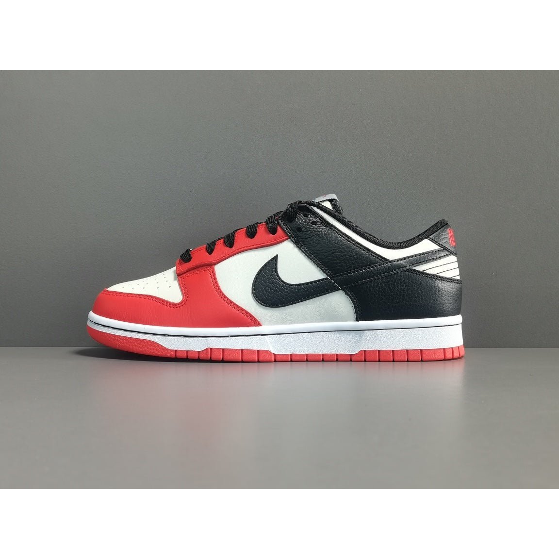NIKE Dunk - Nba 75th Anniversary Chicago Sneakers - Red Unisex Streetwear Limited Edition