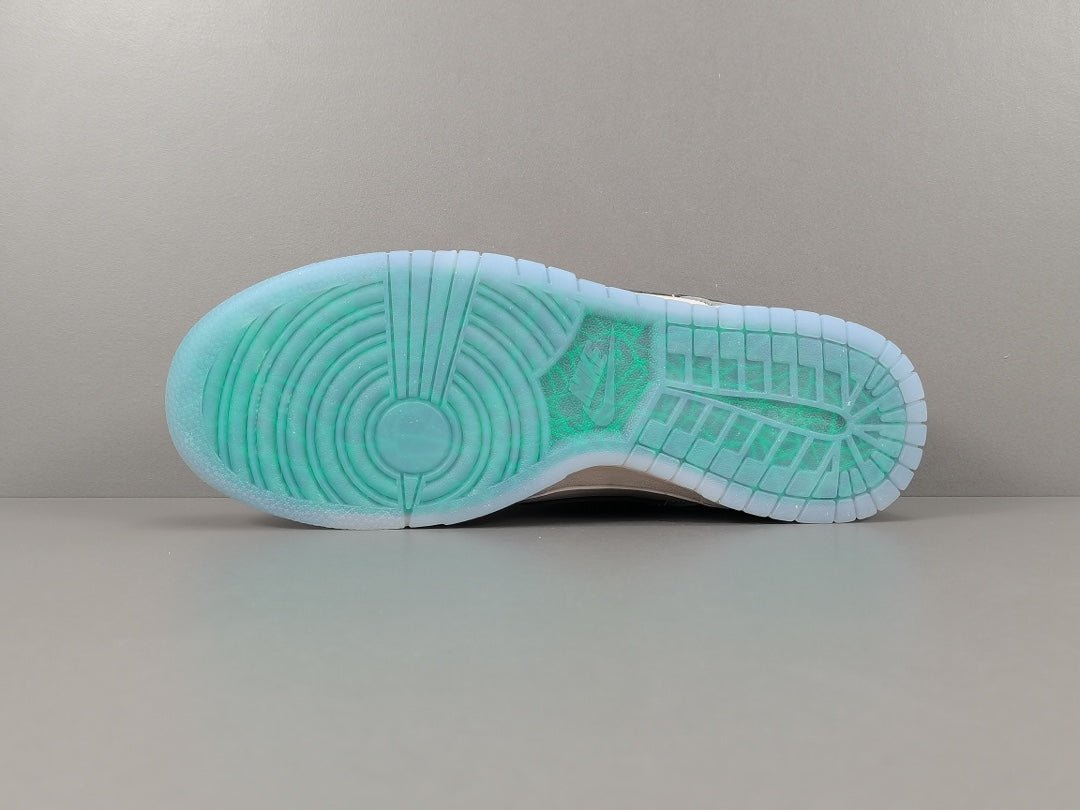 NIKE Dunk - North Carolina Sneakers - White Unisex Streetwear Limited Edition - Introducing the Nike Dunk North Carolina, a classic sneaker that pays tribute to the rich