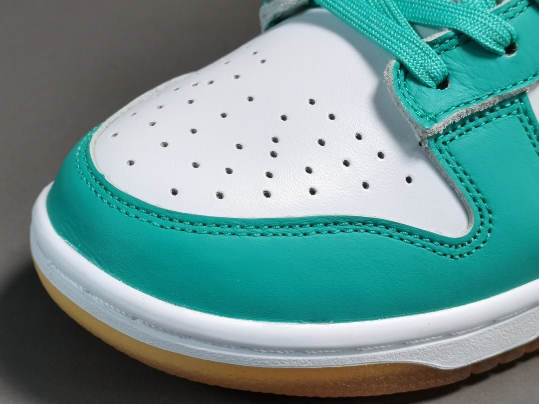 NIKE Dunk - Teal Zeal Sneakers - Red Unisex Streetwear Limited Edition