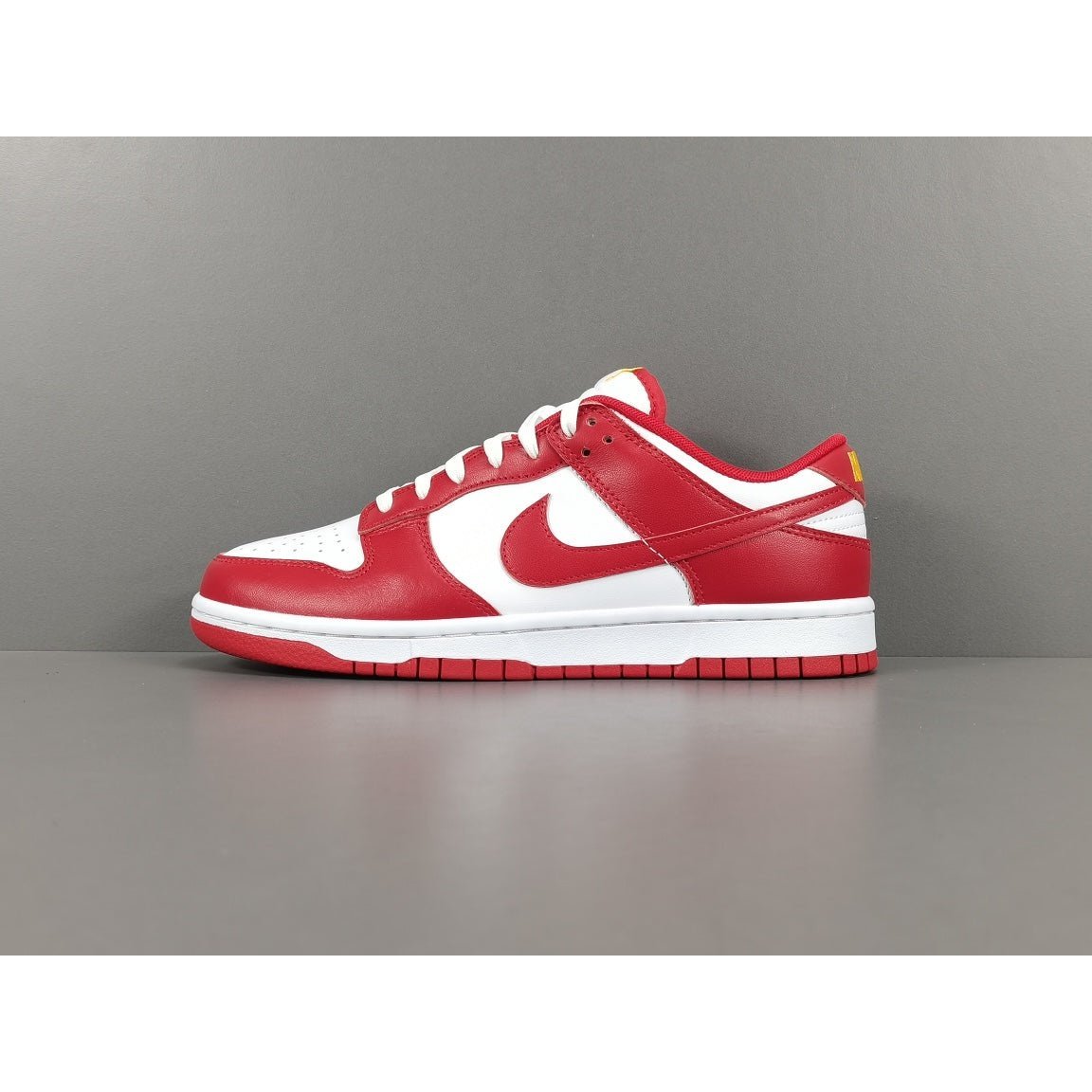 NIKE Dunk - Usc - White Unisex Streetwear Limited Edition - The Nike Dunk USC is a stylish and iconic sneaker paying homage to the University