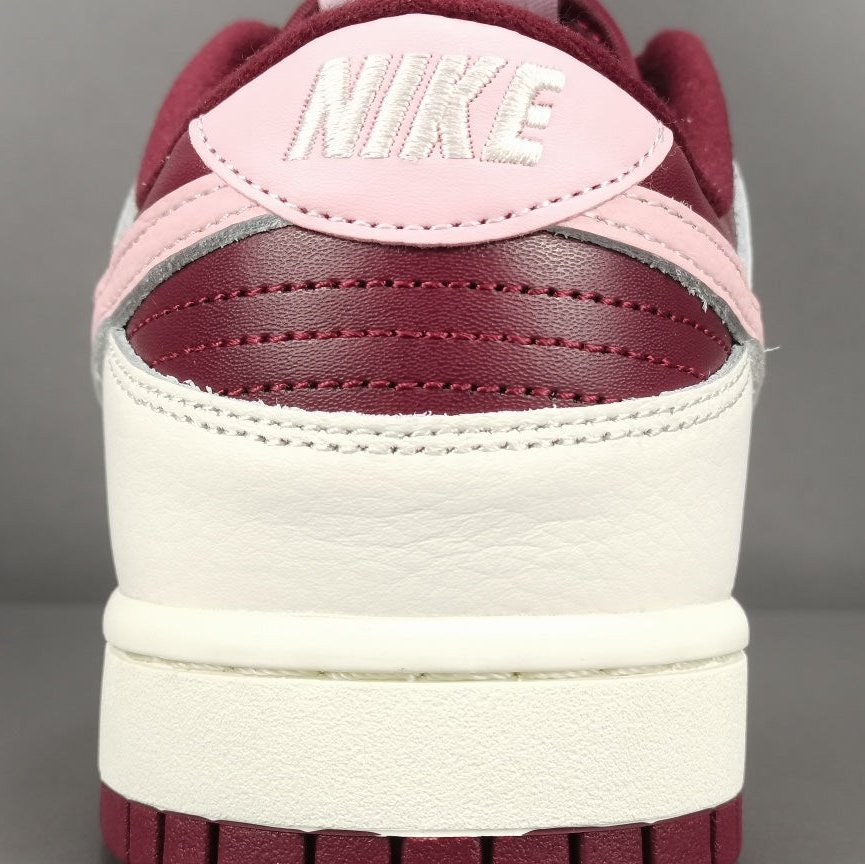 NIKE Dunk - Valentines Day Sneakers - Red Unisex Streetwear Limited Edition - Celebrate love and style with the Nike Dunk Valentine's Day edition. This special release sneaker