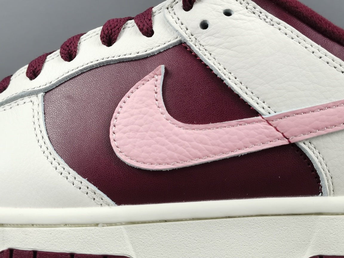 NIKE Dunk - Valentines Day Sneakers - Red Unisex Streetwear Limited Edition - Celebrate love and style with the Nike Dunk Valentine's Day edition. This special release sneaker