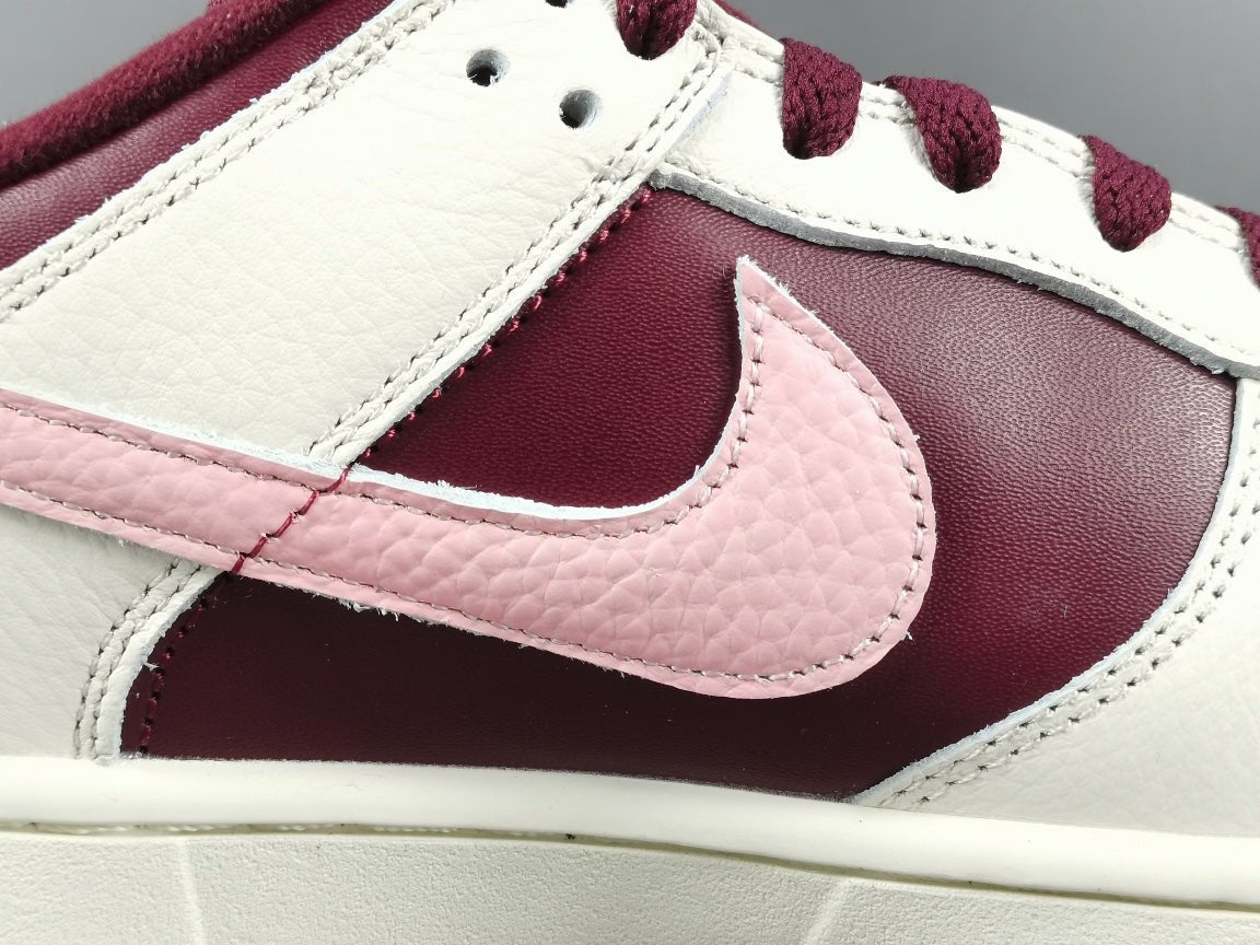 NIKE Dunk - Valentines Day Sneakers - Red Unisex Streetwear Limited Edition - Celebrate love and style with the Nike Dunk Valentine's Day edition. This special release sneaker
