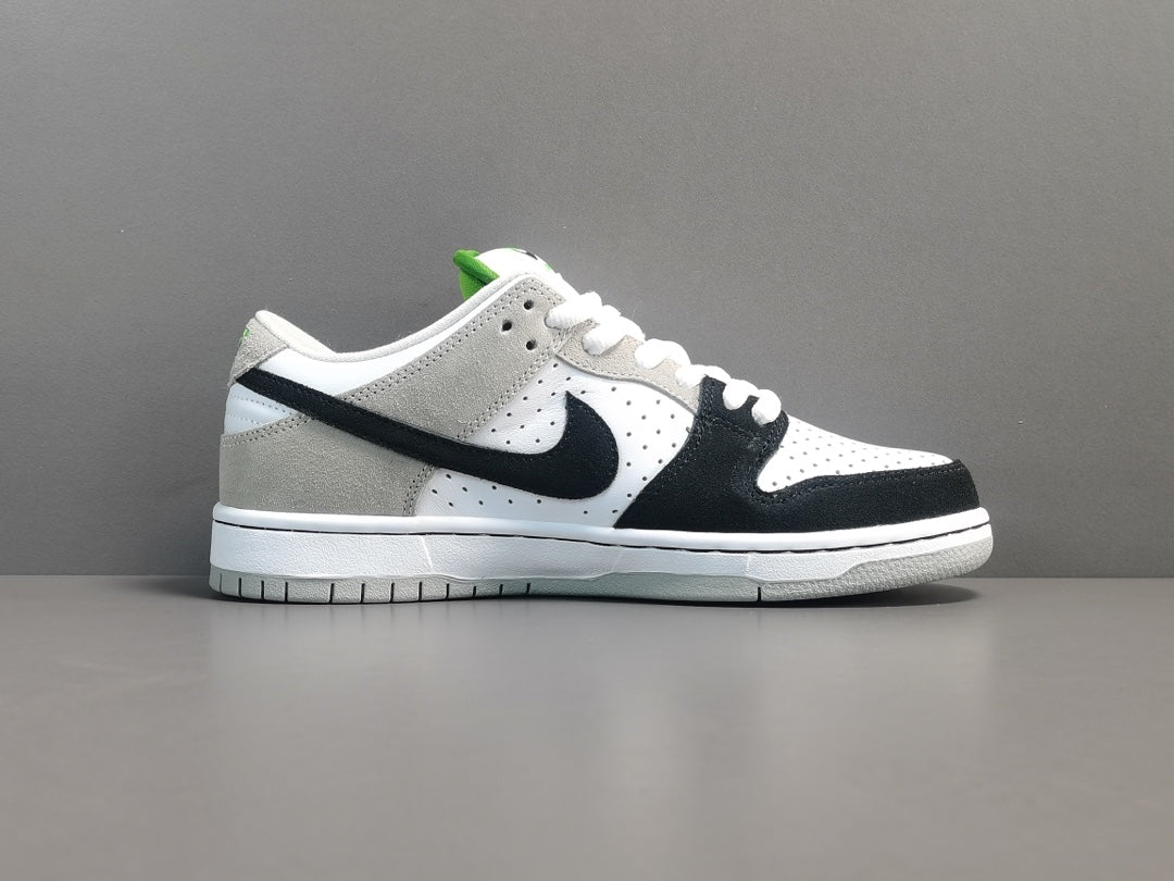 NIKE Sb Dunk - Chlorophyll Sneakers - Black Unisex Streetwear Limited Edition