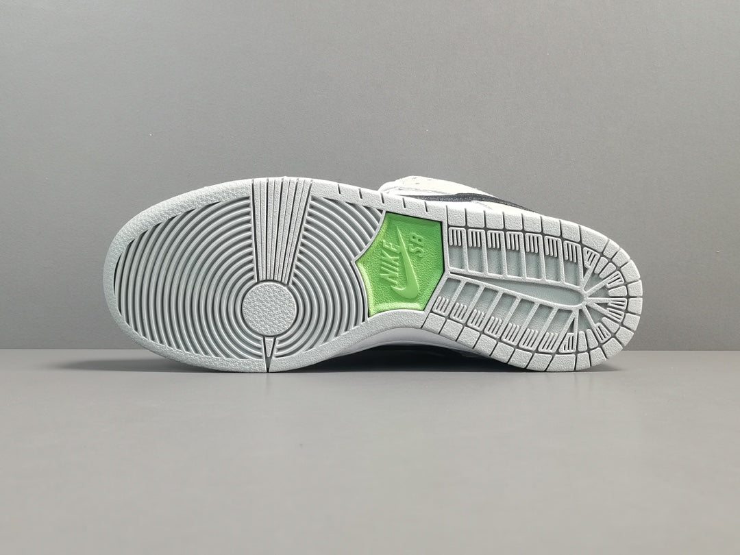 NIKE Sb Dunk - Chlorophyll Sneakers - Black Unisex Streetwear Limited Edition