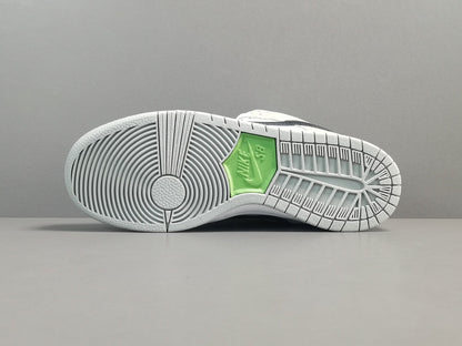 NIKE Sb Dunk - Chlorophyll Sneakers - Black Unisex Streetwear Limited Edition