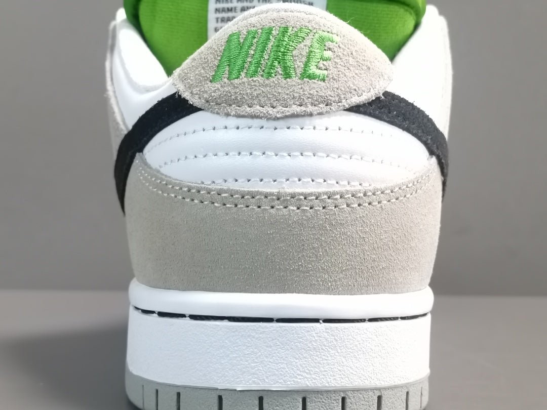 NIKE Sb Dunk - Chlorophyll Sneakers - Black Unisex Streetwear Limited Edition