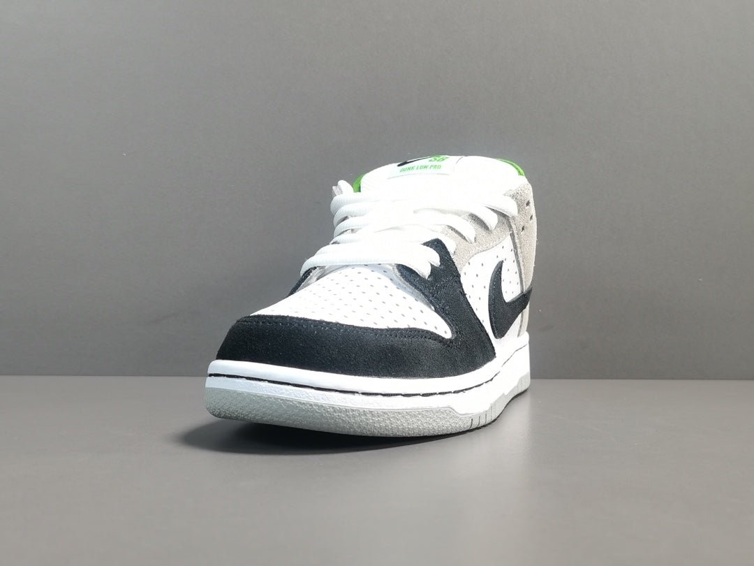 NIKE Sb Dunk - Chlorophyll Sneakers - Black Unisex Streetwear Limited Edition