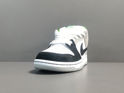 NIKE Sb Dunk - Chlorophyll Sneakers - Black Unisex Streetwear Limited Edition