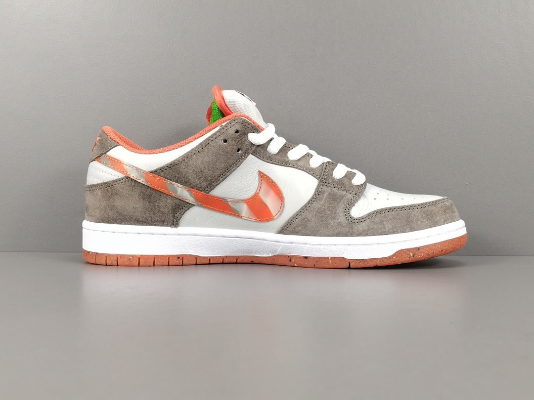 NIKE Sb Dunk - Crushed D.c. - Red Unisex Streetwear Limited Edition