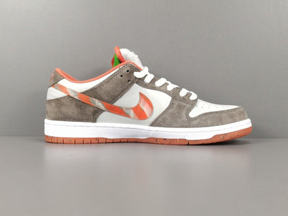 NIKE Sb Dunk - Crushed D.c. - Red Unisex Streetwear Limited Edition