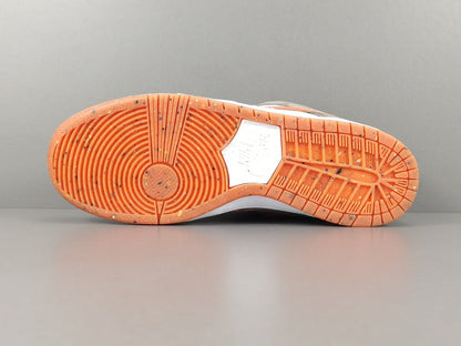 NIKE Sb Dunk - Crushed D.c. - Red Unisex Streetwear Limited Edition