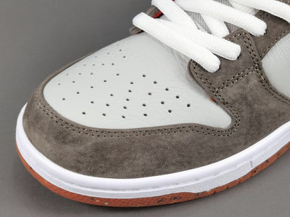 NIKE Sb Dunk - Crushed D.c. - Red Unisex Streetwear Limited Edition