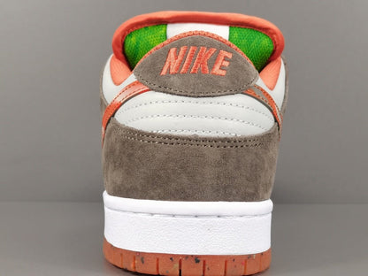 NIKE Sb Dunk - Crushed D.c. - Red Unisex Streetwear Limited Edition