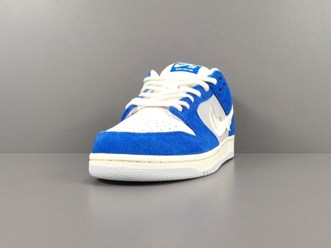 NIKE Sb Dunk - Fly Streetwear Gardenia Sneakers - Red Unisex Streetwear Limited Edition - Introducing the Nike SB Dunk Low Fly Streetwear Gardenia C a vibrant and stylish addition